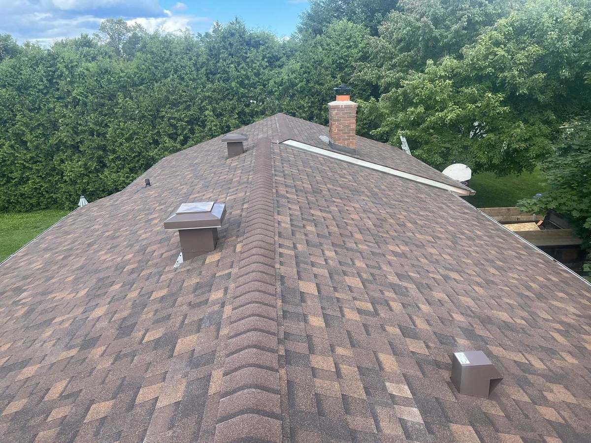 Brownwood asphalt shingle roof installed by Rob's Quality Roofing in the Ottawa region — project 2