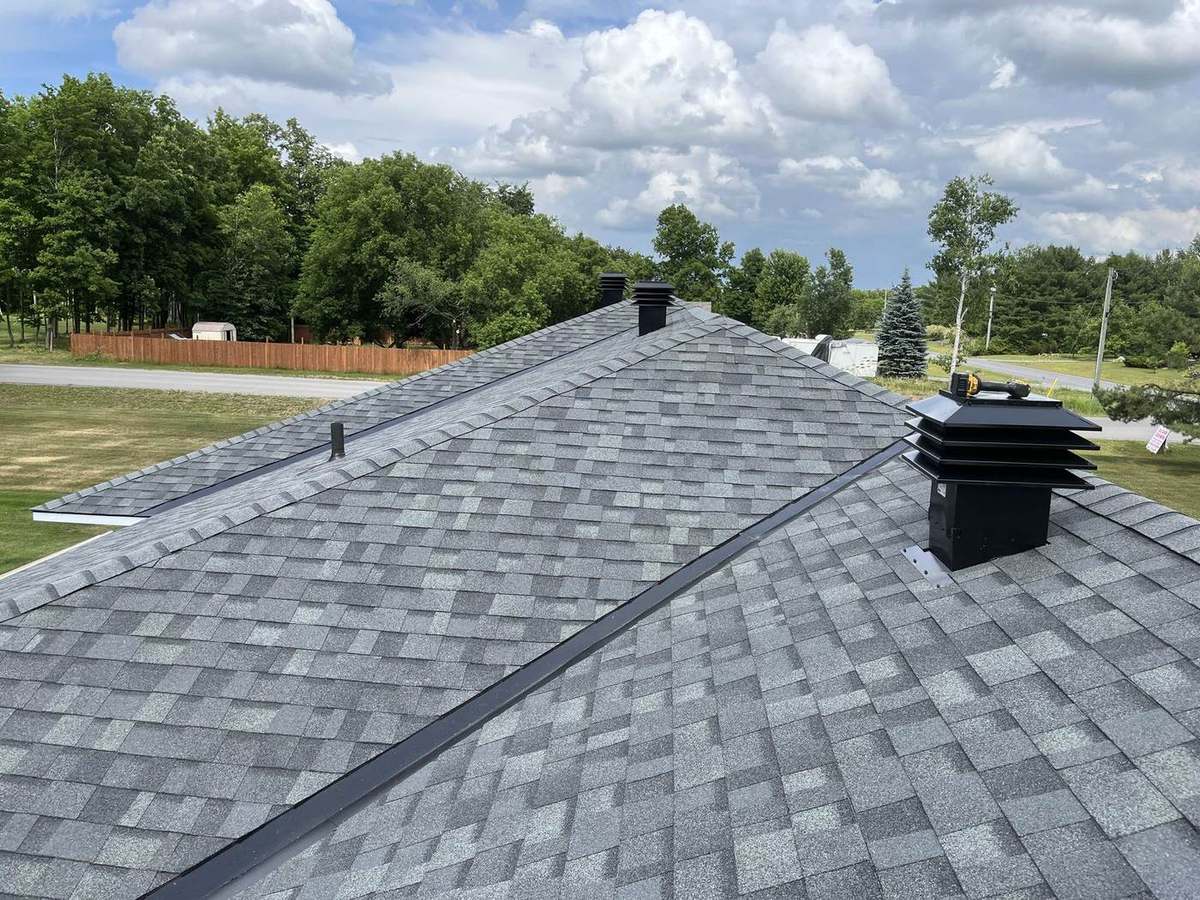 Estate Gray asphalt shingle roof installed by Rob's Quality Roofing in the Ottawa region — project 1