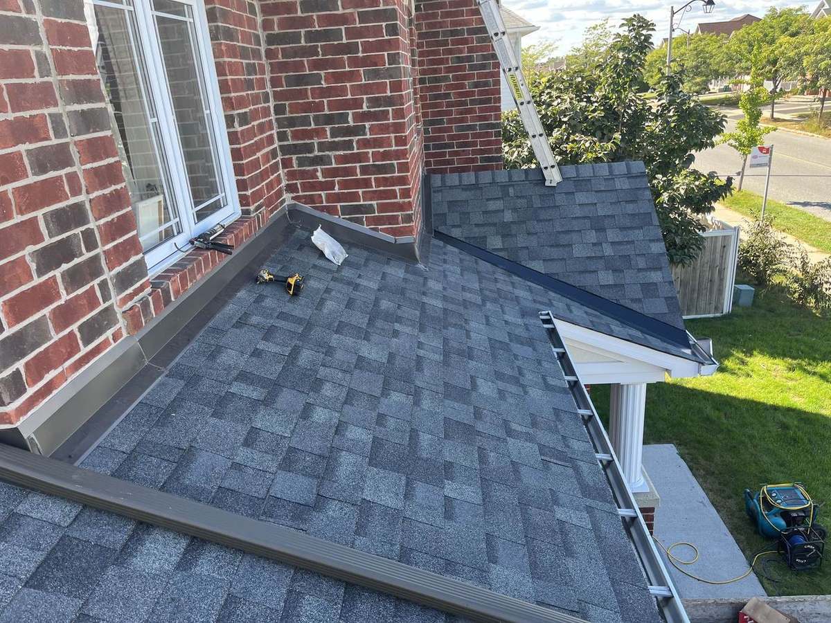 Estate Gray asphalt shingle roof installed by Rob's Quality Roofing in the Ottawa region — project 5