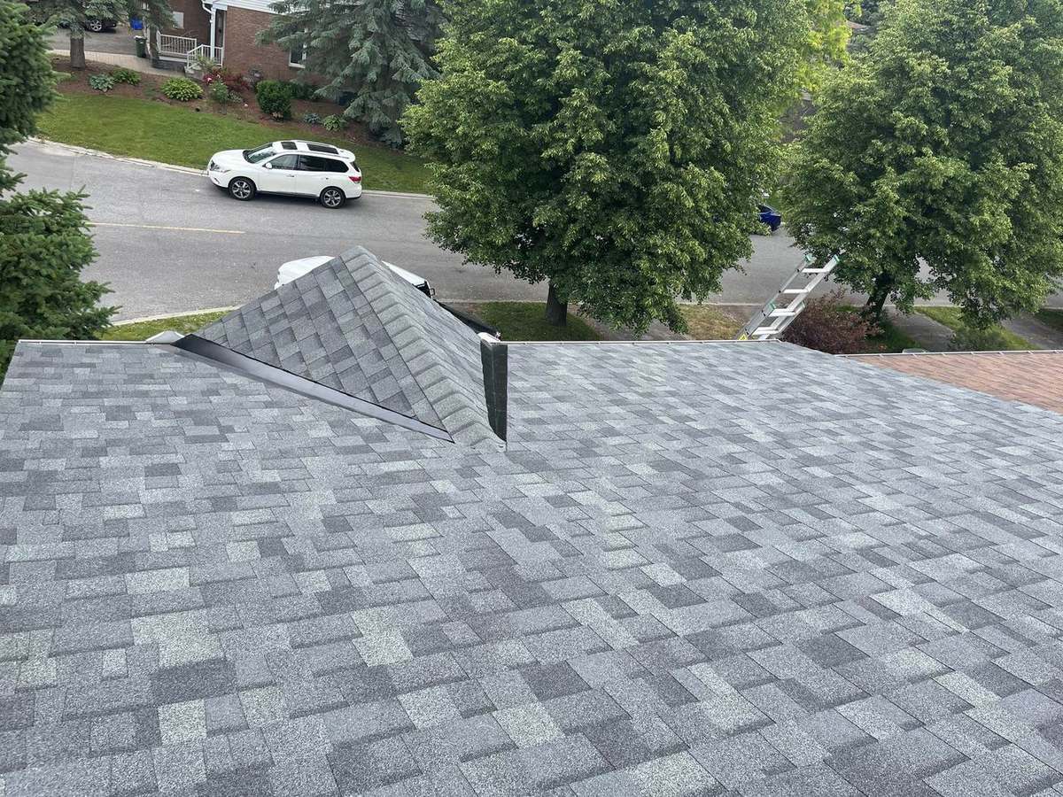 Estate Gray asphalt shingle roof installed by Rob's Quality Roofing in the Ottawa region — project 6
