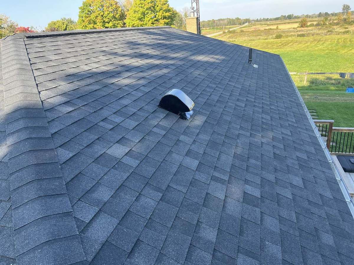 Onyx Black asphalt shingle roof installed by Rob's Quality Roofing in the Ottawa region — project 4