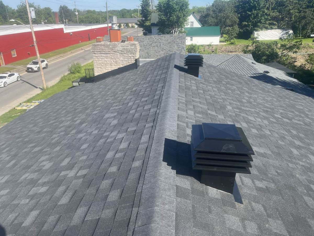 Onyx Black asphalt shingle roof installed by Rob's Quality Roofing in the Ottawa region — project 8