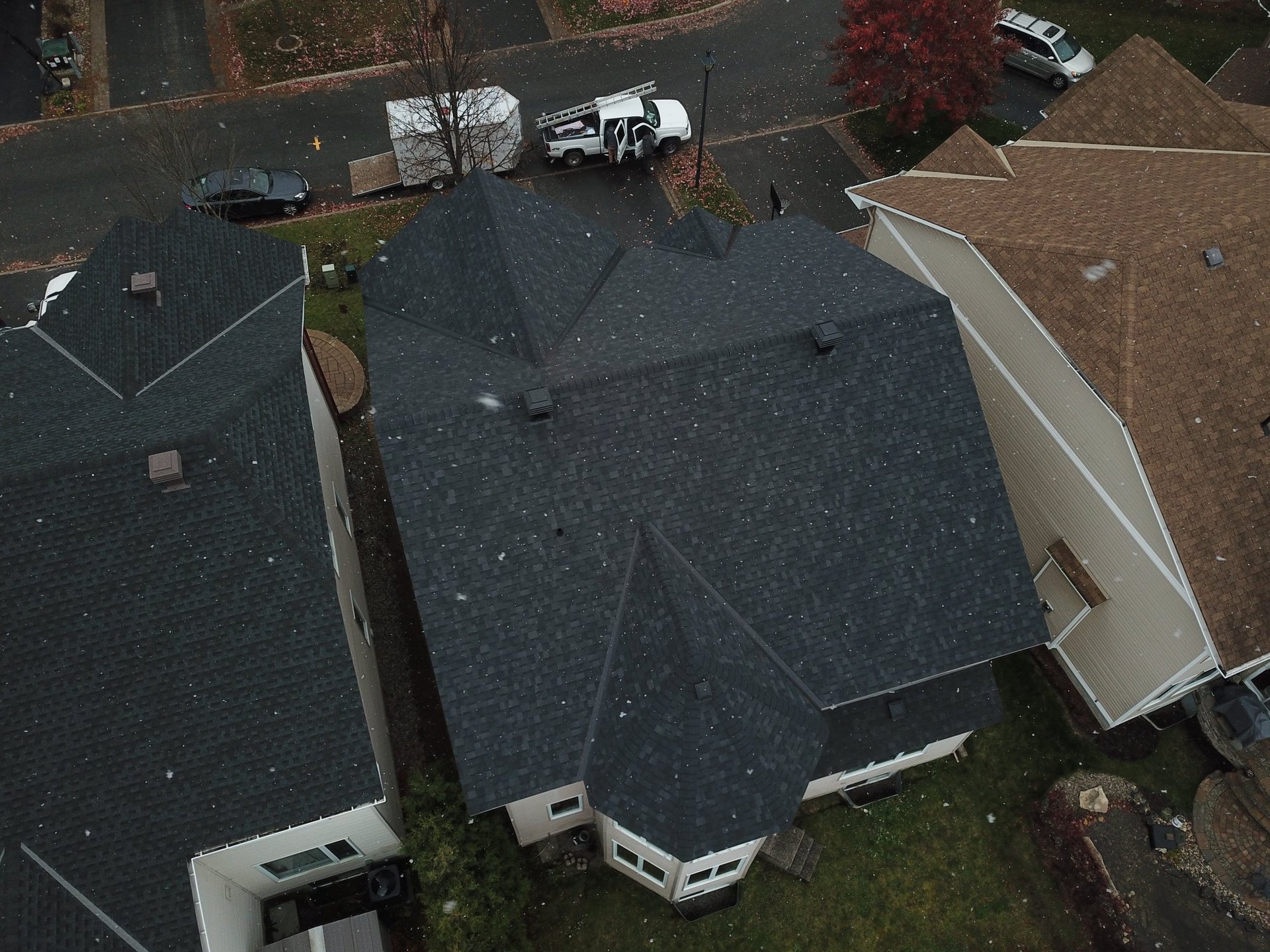 Onyx Black asphalt shingle roof from the original Rob's Quality Roofing gallery — project 2
