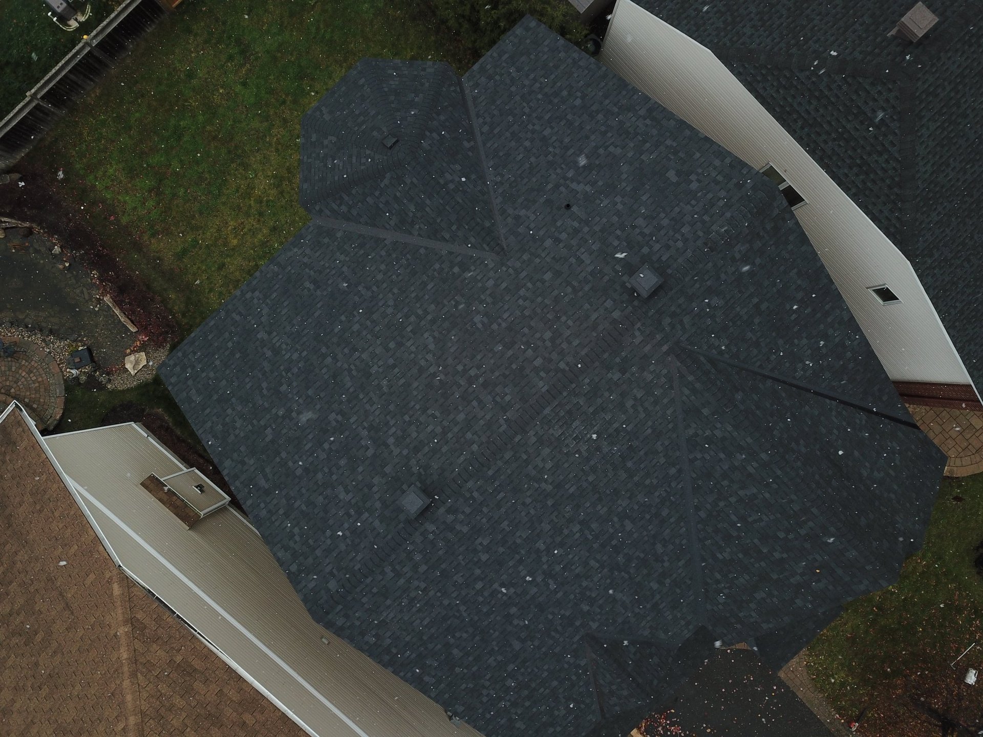 Onyx Black asphalt shingle roof from the original Rob's Quality Roofing gallery — project 3
