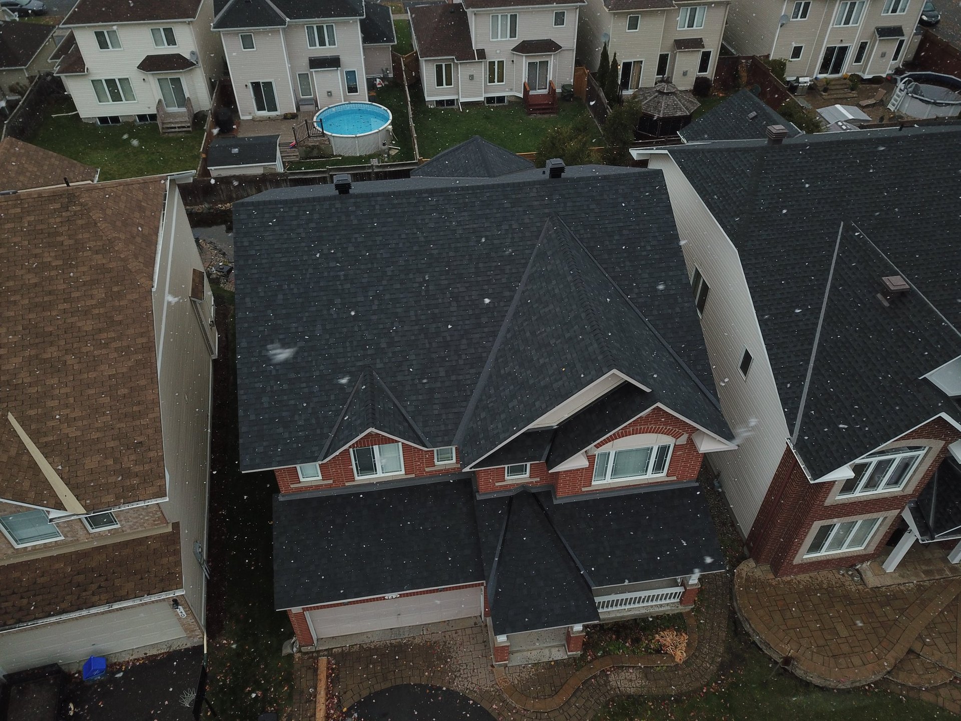 Onyx Black asphalt shingle roof from the original Rob's Quality Roofing gallery — project 4