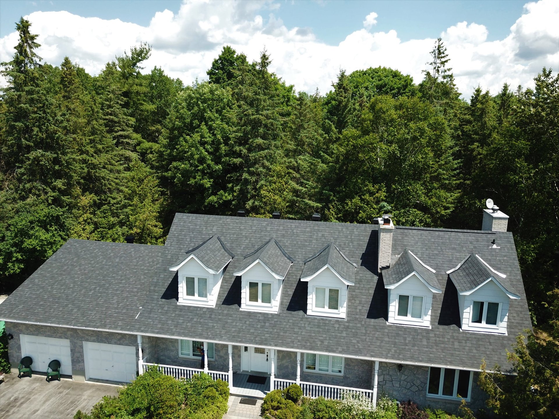 Onyx Black asphalt shingle roof from the original Rob's Quality Roofing gallery — project 9