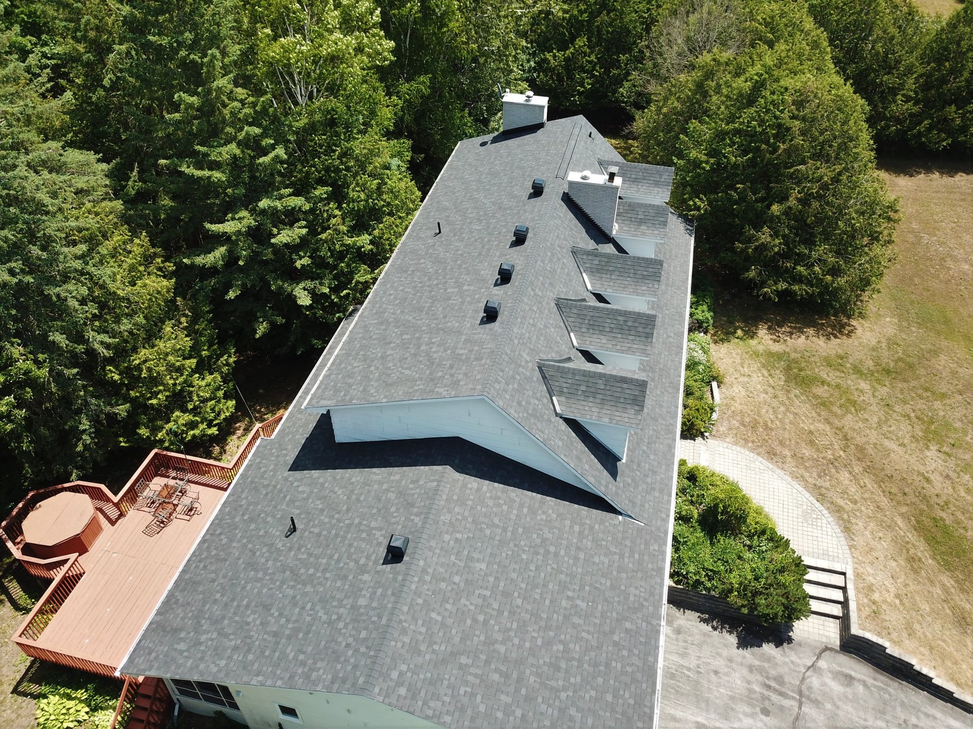 Onyx Black asphalt shingle roof from the original Rob's Quality Roofing gallery — project 10