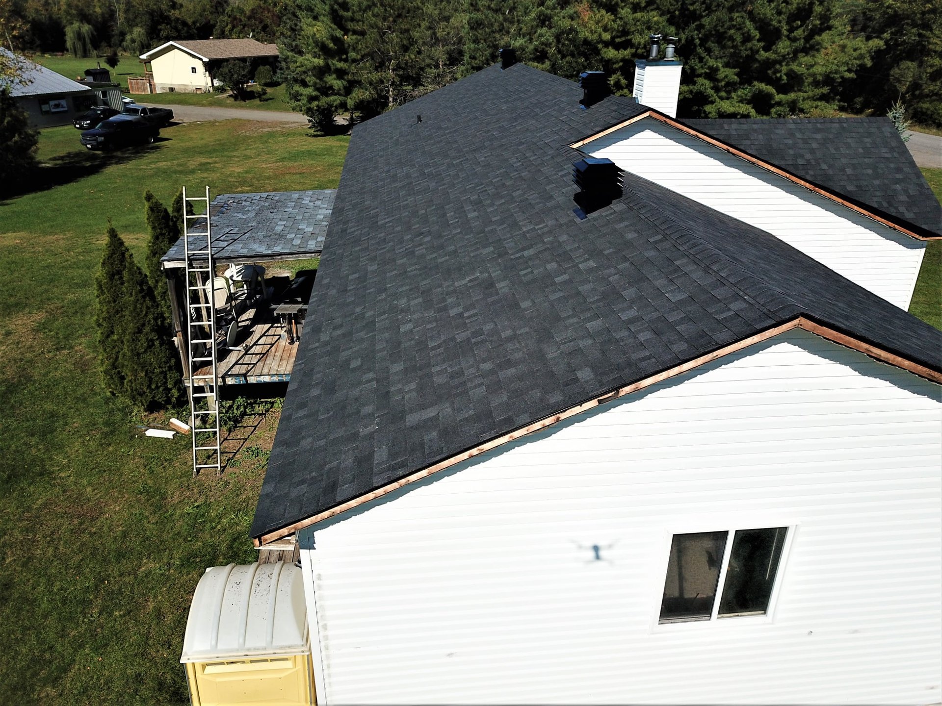 Onyx Black asphalt shingle roof from the original Rob's Quality Roofing gallery — project 11