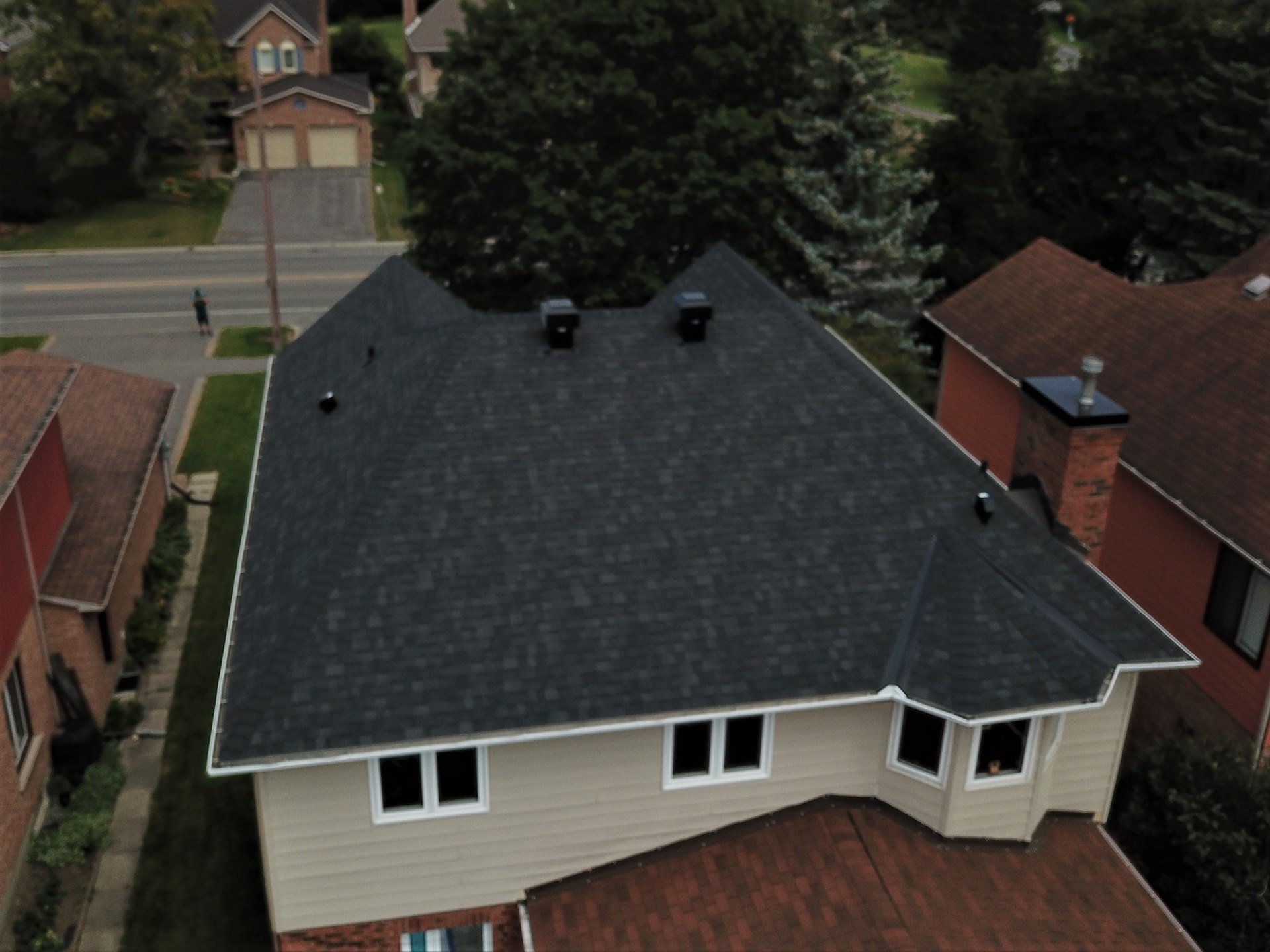 Onyx Black asphalt shingle roof from the original Rob's Quality Roofing gallery — project 16