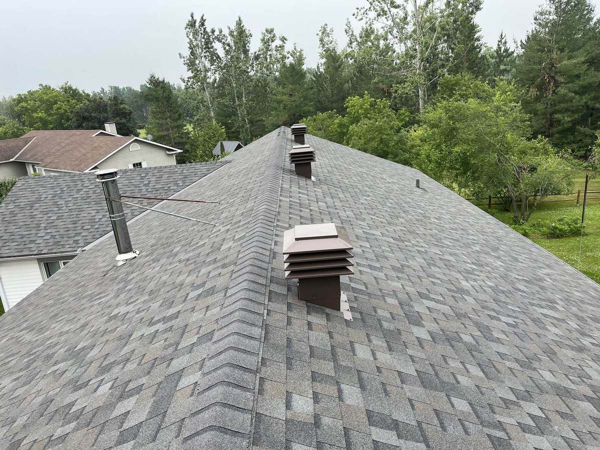 Williamsburg Gray asphalt shingle roof installed by Rob's Quality Roofing in the Ottawa region — project 2