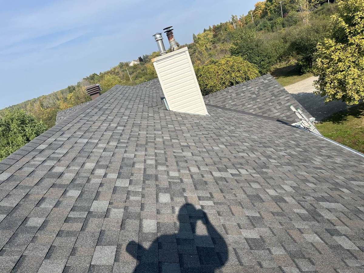 Williamsburg Gray asphalt shingle roof installed by Rob's Quality Roofing in the Ottawa region — project 3