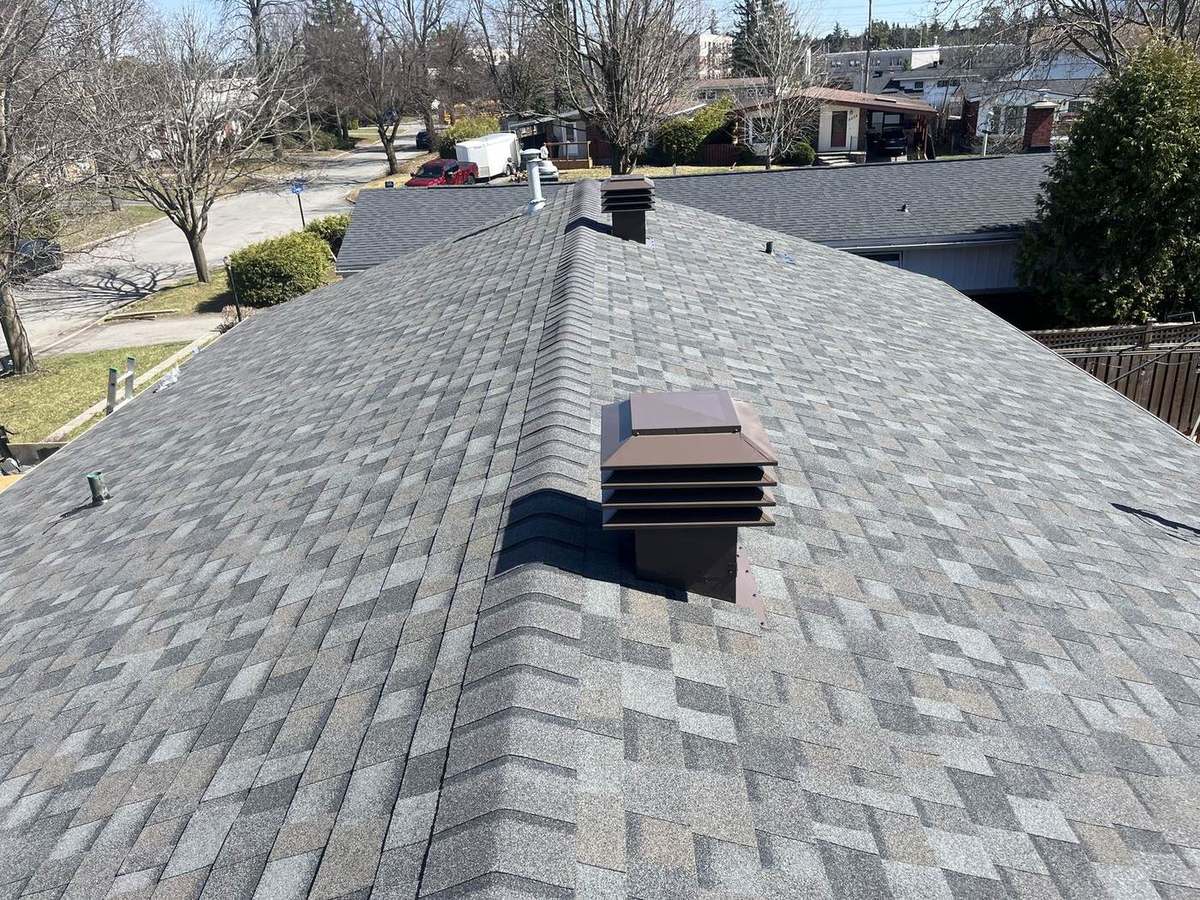Williamsburg Gray asphalt shingle roof installed by Rob's Quality Roofing in the Ottawa region — project 7