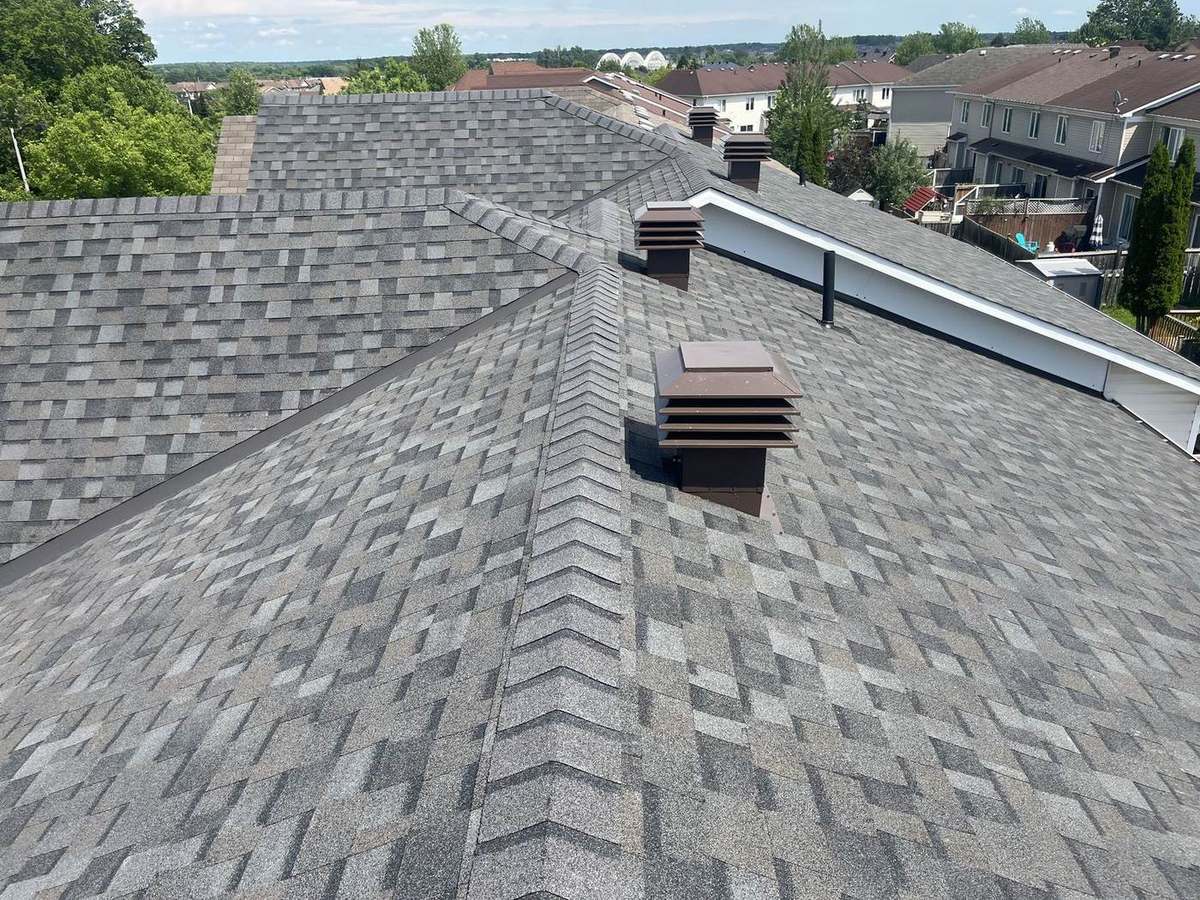 Williamsburg Gray asphalt shingle roof installed by Rob's Quality Roofing in the Ottawa region — project 10