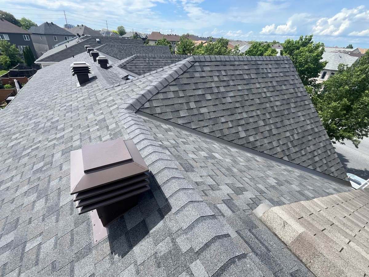 Williamsburg Gray asphalt shingle roof installed by Rob's Quality Roofing in the Ottawa region — project 11
